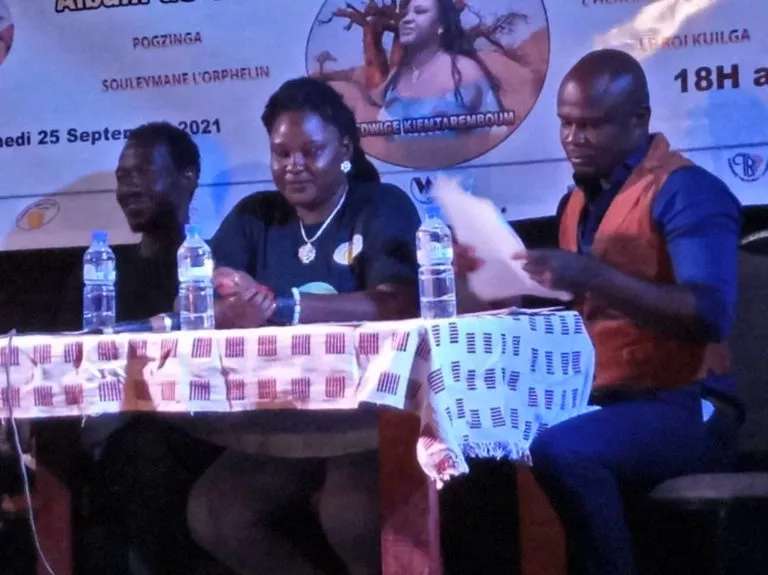 « Les contes de Koyinga »: l’album de conte d’Edwige Kiemtaremboum dédicacé