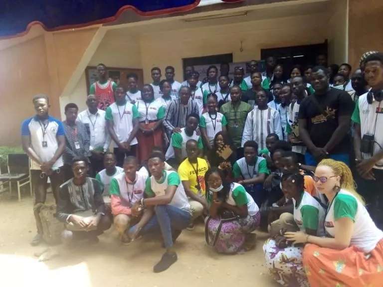 CINÉMA : Joël KAREKEZI partage son expérience avec les étudiants de l’ISIS-SE