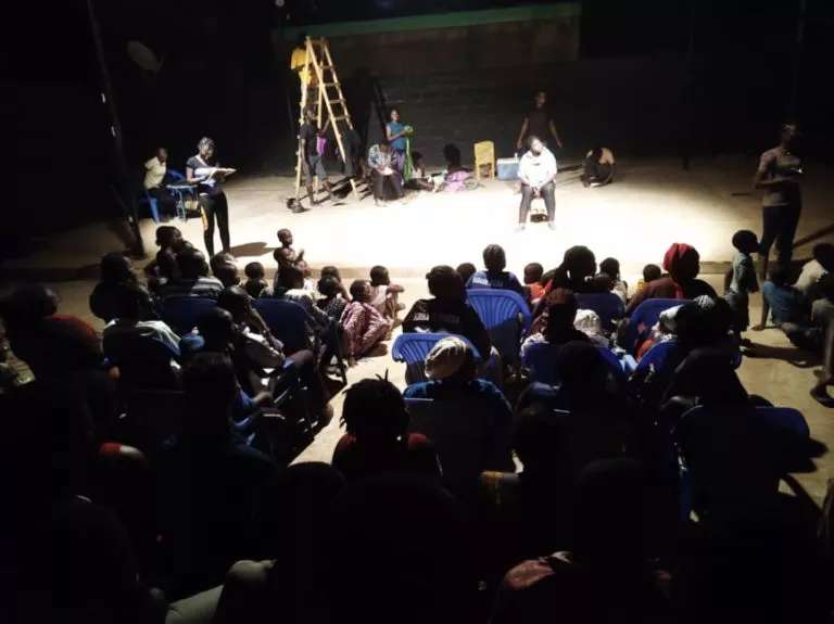 Nuits Internationales de la plaisanterie: le spectacle « procédural » met le doigt sur les réalités du théâtre
