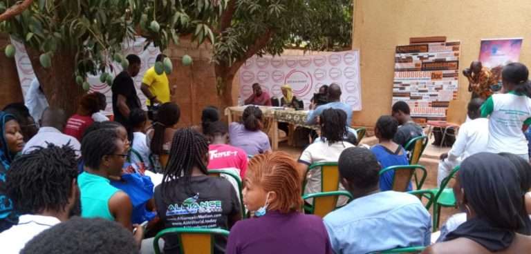 Koudougou Doc 2022: des porteurs de projets se livrent à une séance de pitch