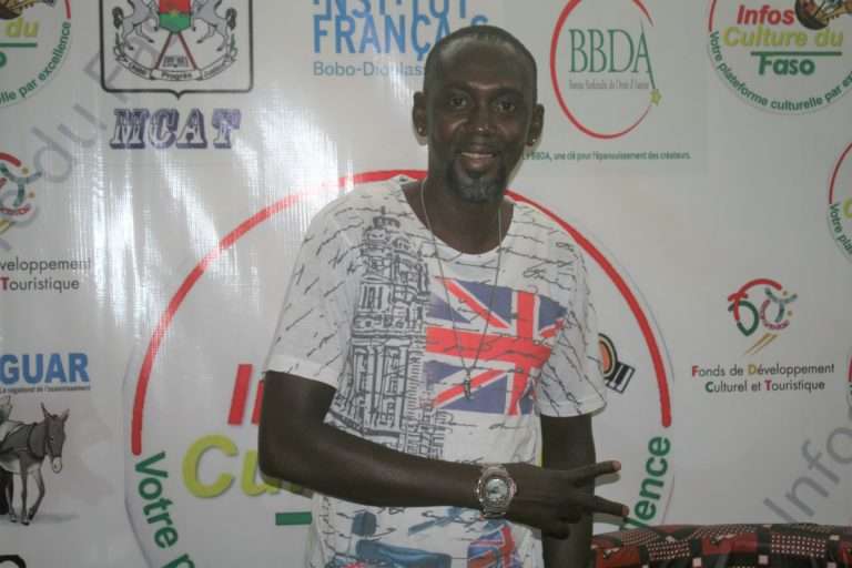 Musique: Ozborn Bado, parcours atypique d’un reggaeman au style assez particulier Musique: Ozborn Bado, parcours atypique d’un reggaeman au style assez particulier