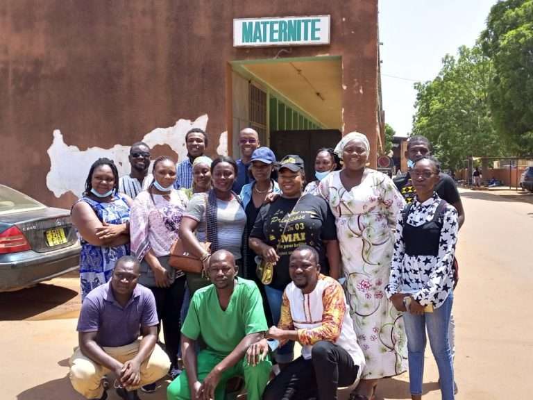SOCIÉTÉ : Des artistes et acteurs culturels natifs de Mai solidaires aux nouveaux nés de la maternité de Yalgado