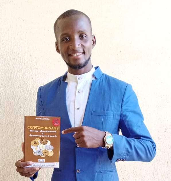 Littérature: Hamidou Zonga dédicace « CRYPTOMONNAIES », le 2e ouvrage de sa carrière