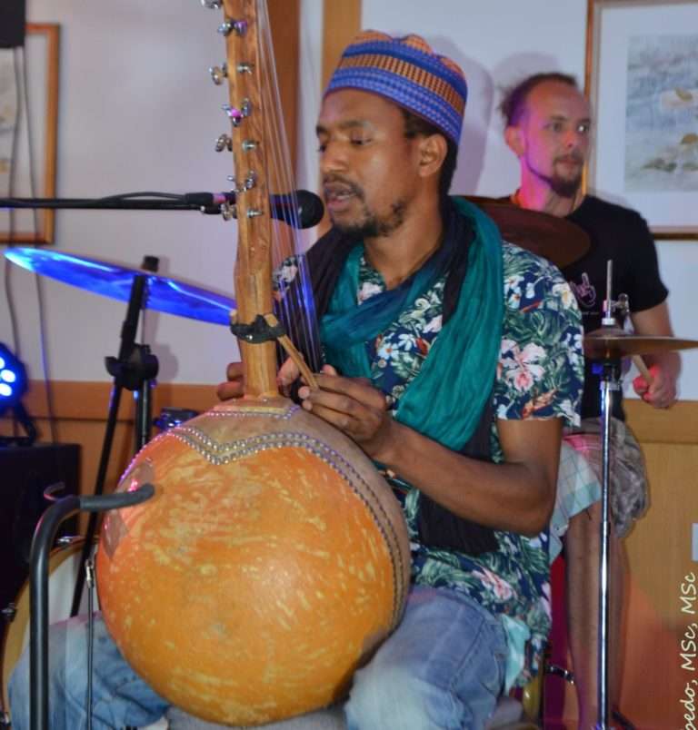 « Chaque Burkinabè quel que soit son ethnie a été éduqué, encadré par un autre Burkinabè qui n’est pas de sa communauté », dixit Adama Dicko, artiste musicien burkinabè