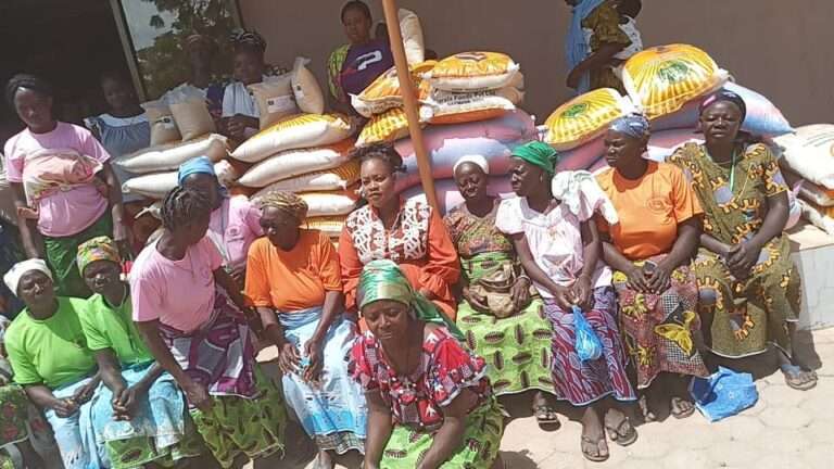 SOCIÉTÉ: les déplacés internes de la commune Komsilga bénéficient de dons faits par des femmes