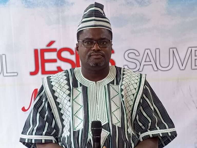 Discographie: « Seul Jésus sauve », le tout premier maxi du chantre Médard dédicacé