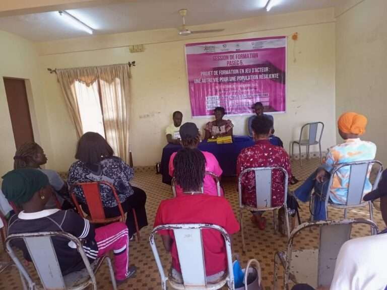 Arts de la scène: une vingtaine de jeunes filles à l&rsquo;école de l&rsquo;humour