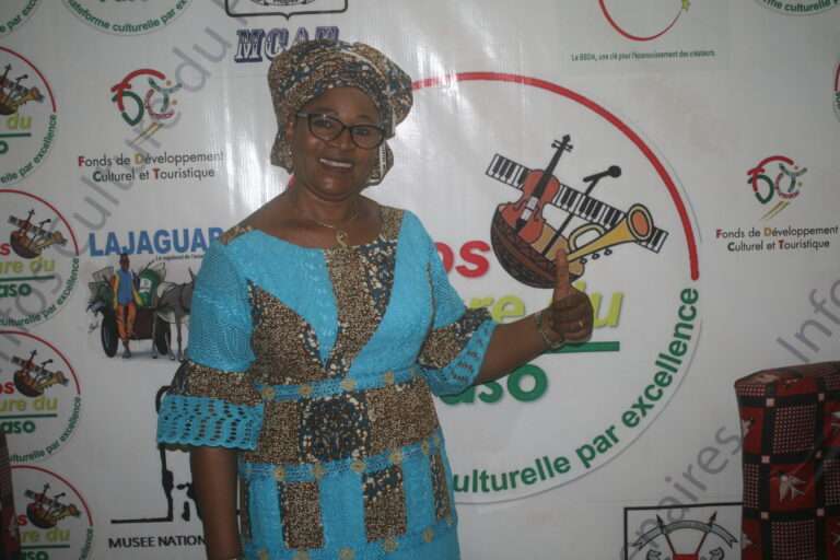 INTERVIEW: « je compte célébrer bientôt mes 22 ans de carrière musicale » Rovane, artiste chanteuse burkinabè