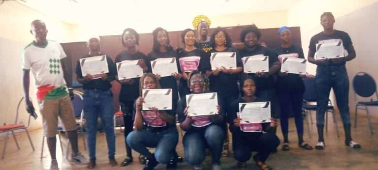 Humour : Dix-huit humoristes reçoivent leurs attestations de formation