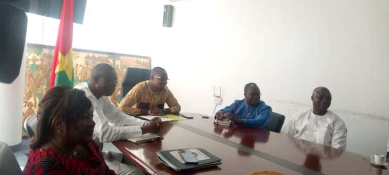 MCCAT : Emmanuel OUÉDRAOGO échange avec les anciens ministres de son département