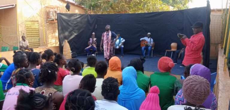 Élan de solidarité: le CAP offre un spectacle de conte aux pensionnaires de l’orphelinat d’AMPO