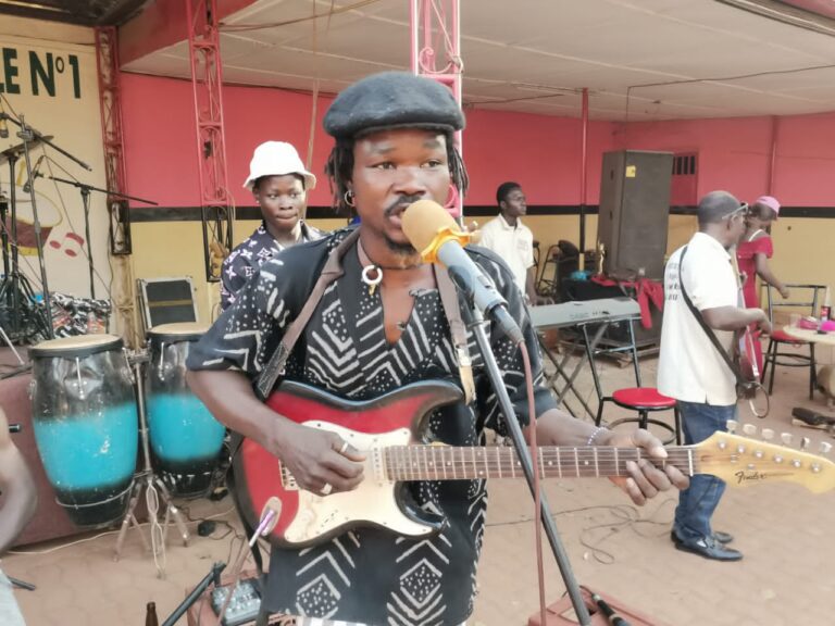 SPECTACLE: l’artiste reggaeman « Brakiss », tient son concert
