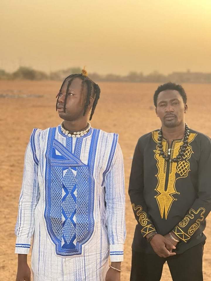 « Ba yir »: Alif Naaba et Kayawoto unissent leurs voix pour la patrie