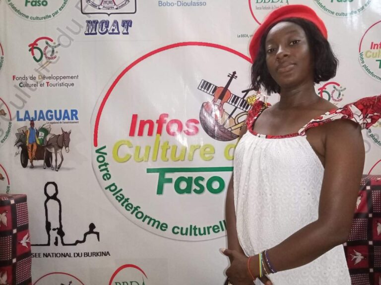 « Mon ambition, c&rsquo;est de faire partie des icônes du théâtre et du cinéma au Burkina Faso », dixit Ekua Esther Bancé
