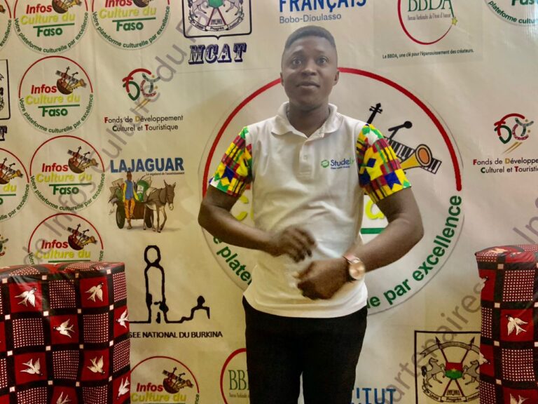 Arts de la scène: Choco B ou le parcours atypique de « l&rsquo;abbé » de l&rsquo;humour au Burkina Faso