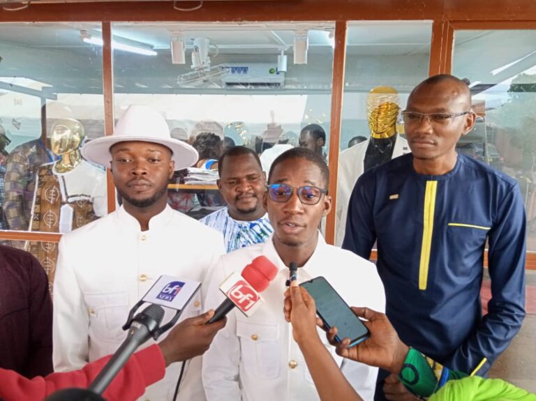 MODE : Le showroom moderne de Loyale Confection