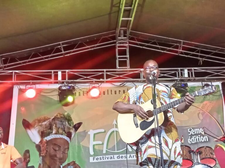 FASO/Jour 4: le public exulte sur les lives de Solo Dja Kabaco et d&rsquo;autres artistes du terroir du Sud-Ouest