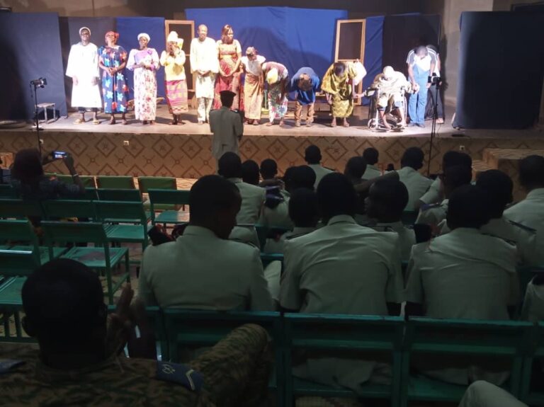 Théâtre forum: Les élèves du Prytanée Militaire de Kadiogo (PMK) à l&rsquo;école de l&rsquo;ATB