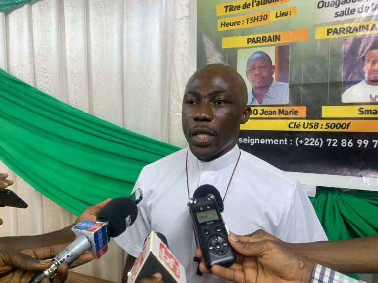 MUSIQUE: Padre Gustavo met ses pieds dans l’étrier musical à travers « Reconnaissance »