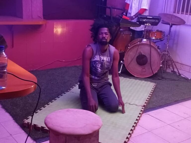 Crise au monde : Les questionnements de Thomas Combari à travers sa pièce « Wallai »