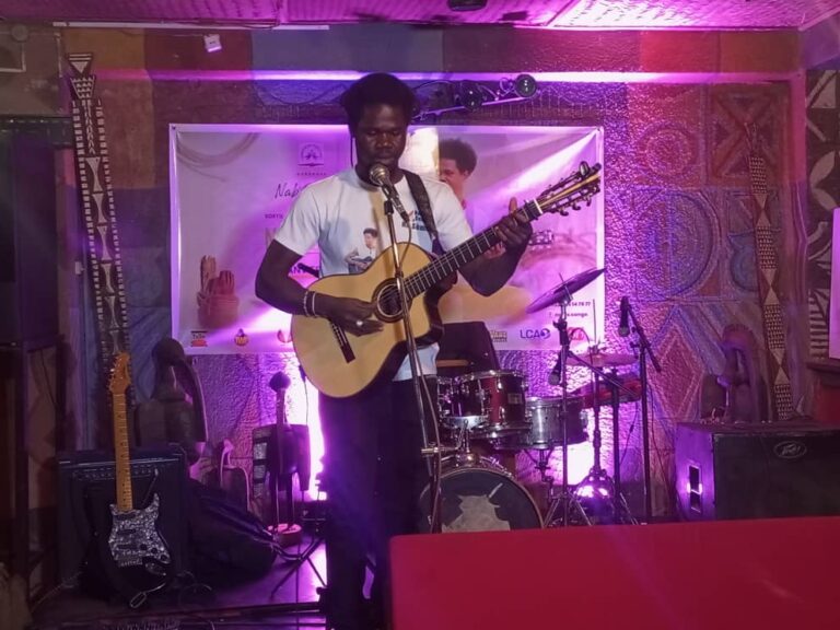 Burkina: L&rsquo;artiste Nab&rsquo;Congo lance « Na sèmin » son single qui redonne de l&rsquo;espoir aux PDI