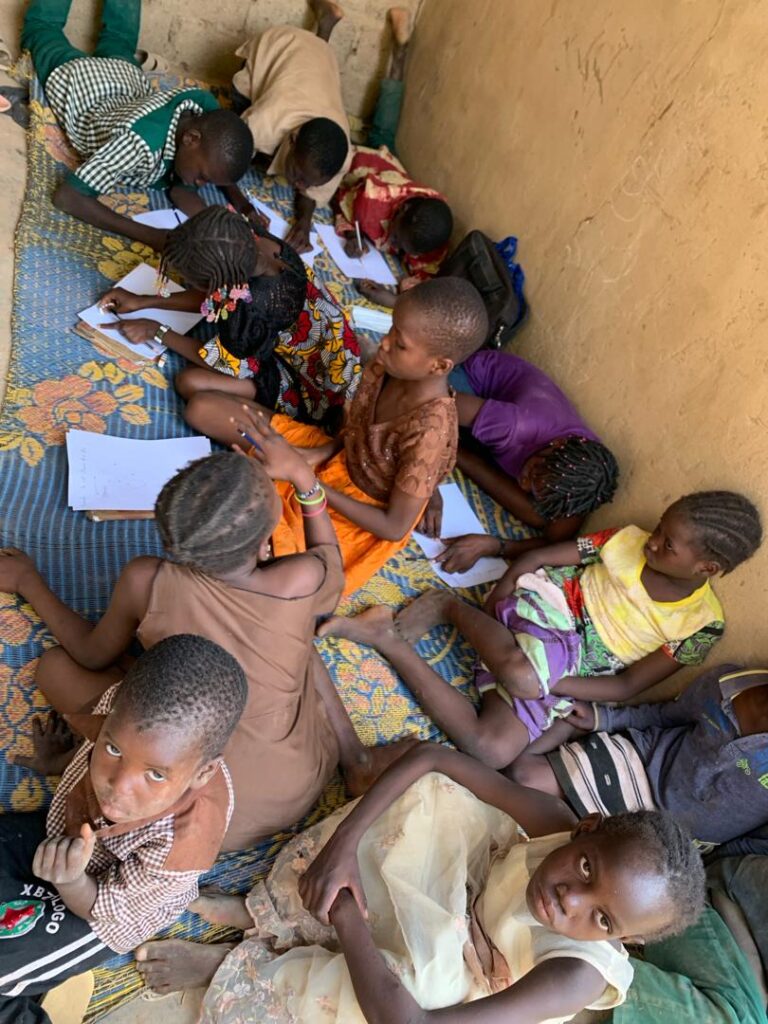 Ouagadougou/Marcoussi : Les Résistances 2024 initient des enfants à l’art et à la photographie