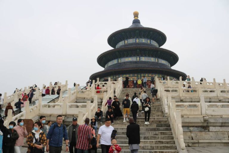 Séminaire/jour 4: des acteurs de médias burkinabè découvrent le Temple du Ciel et le Musée du cinéma chinois