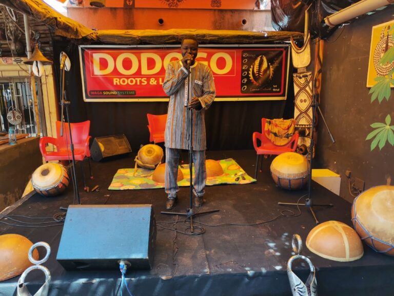 CULTURE: l&rsquo;Espace culturel Dodogo et A.PRO.CU.B outillent une bénéficiaire en maniement d’instruments traditionnels