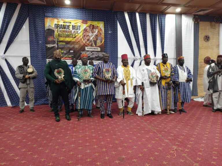Promotion des valeurs traditionnelles : La 15e édition de la Grande Nuit d&rsquo;hommage aux autorités coutumières a tenu ses promesses