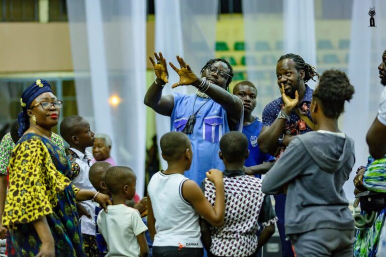 FESPACO 2025 : Aristide Tarnagda à pied d&rsquo;œuvre dans les préparatifs de son spectacle