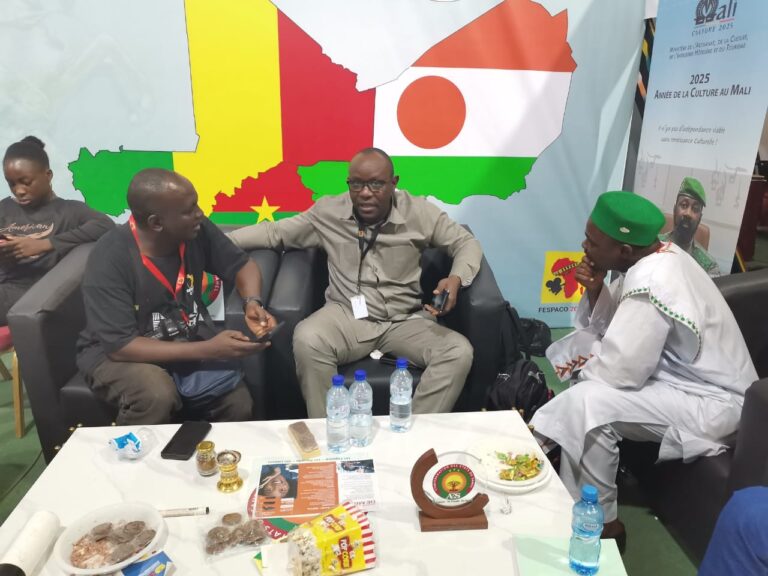 Mon FESPACO en chanson  : Des dizaines d’élèves de la capitale font le show au stand AES