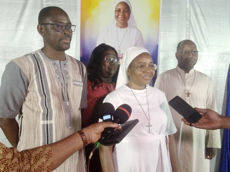 Discographie : Sœur Lucie dédicace son nouvel album Confiance en Dieu