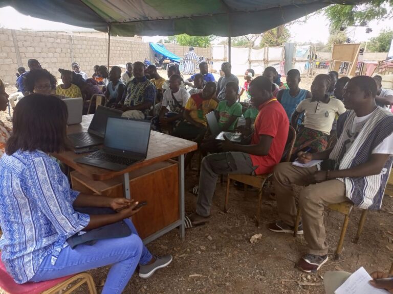 Kombissiri : la réforme du système de l&rsquo;éducation expliquée aux élèves et aux enseignants