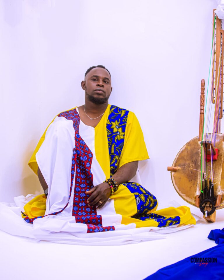 « Yanfa m&rsquo;ma » : le nouveau clip de Siaka Diabaté qui appelle à la clémence des parents