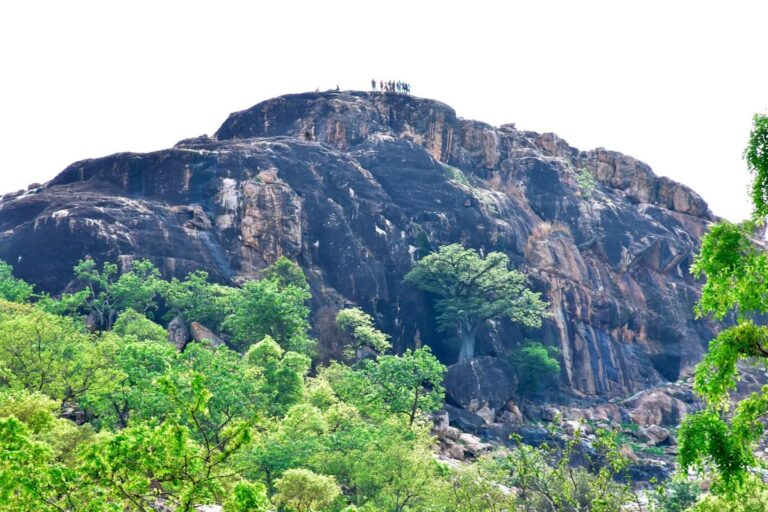 Le Pic du Nahouri, majestueux gardien du Sud burkinabè