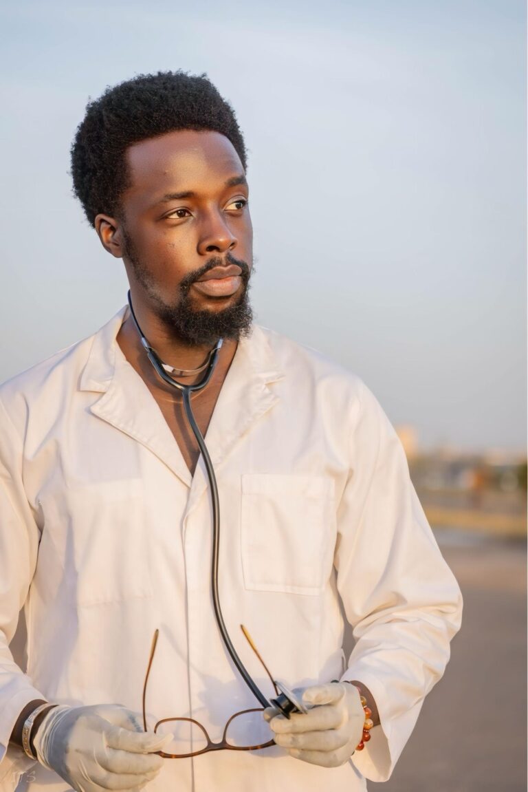 SA MAJESTÉ ITS : un artiste complet entre humour, art et éducation sociale