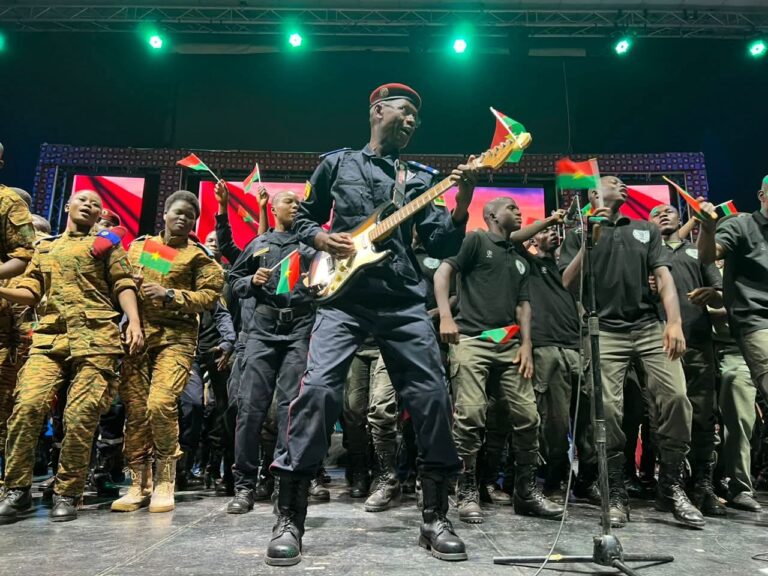 CENASA plein à craquer : David Solo électrise son tout premier concert live