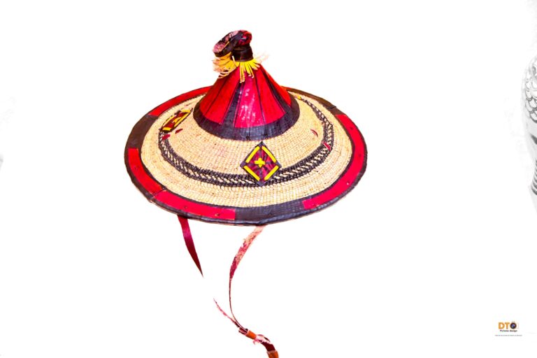 Le chapeau de Saponé : fierté artisanale et symbole d’identité burkinabè