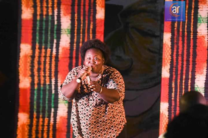 Adjapoutchou : Une Diva du Rire qui Brise les Codes