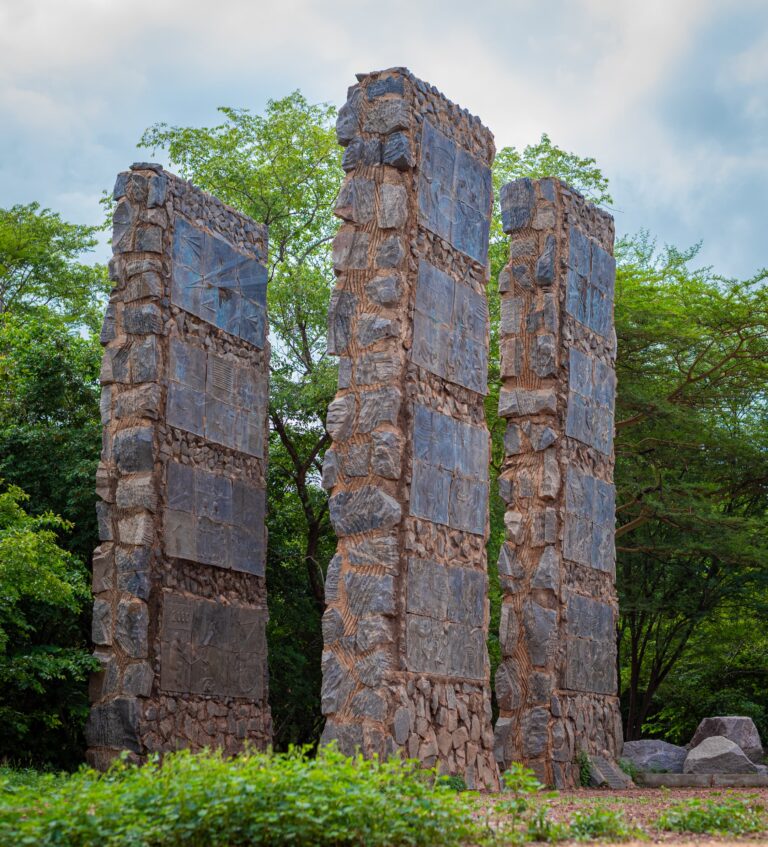 À la découverte du site des sculptures sur granite de Laongo : immersion artistique au cœur du granite burkinabè