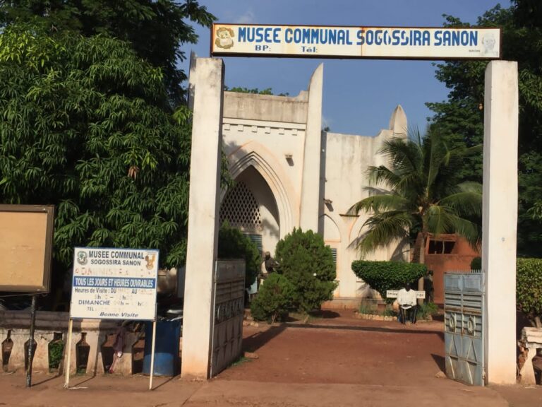 18 mai : à la découverte du Musée Communal Sogossira SANON, mémoire vivante de Bobo-Dioulasso