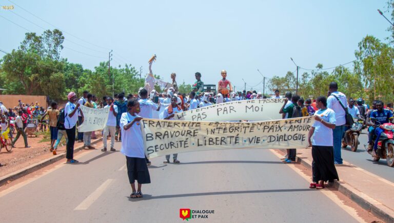 Burkina Faso : Koudougou accueille l’étape finale des parades artistiques pour la paix et la cohésion sociale