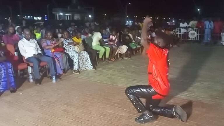 Nourat and the Lions enflamment le REMATE à Tenkodogo : une soirée mémorable entre culture, résilience et engagement citoyen