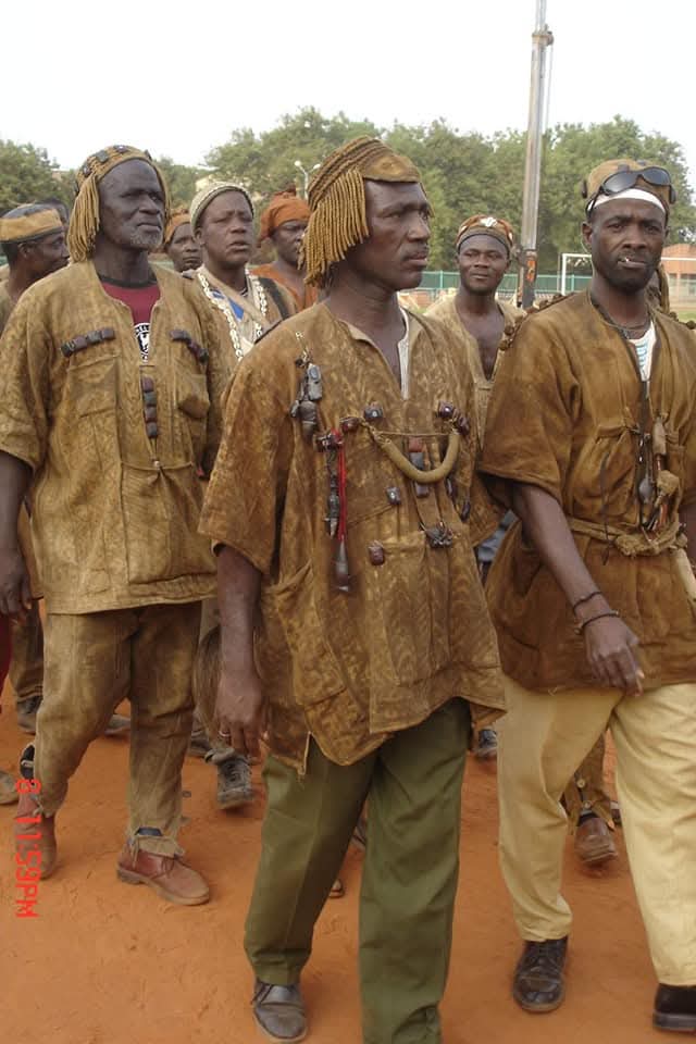 Les Dozos du Burkina Faso : gardiens de la forêt et de la société