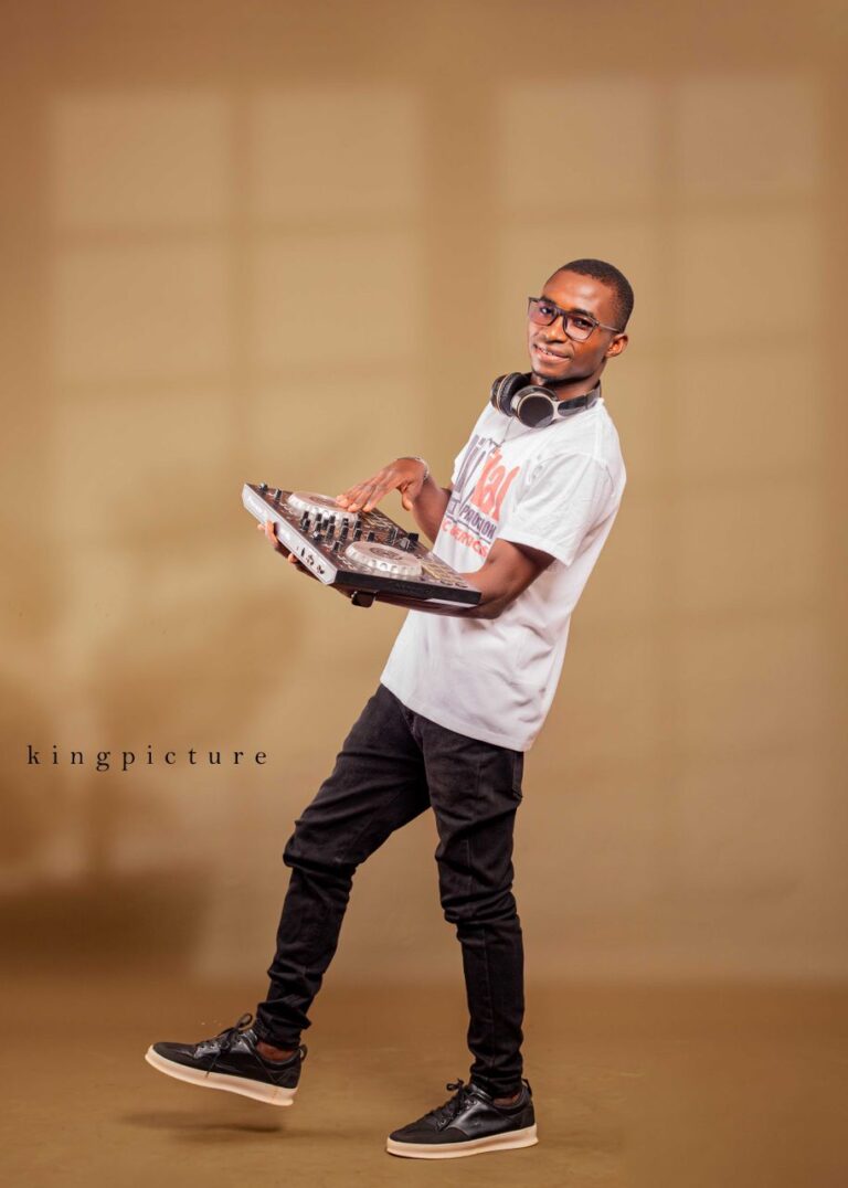 Tino Chris : une voix burkinabè entre foi, amour et espoir