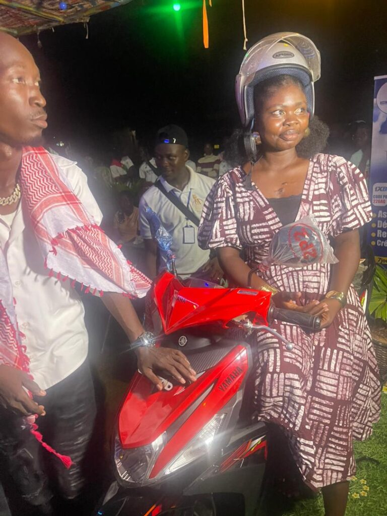 REGINA VACANCES STAR : Alimata Ouédraogo sacrée lauréate de la première édition du concours de karaoké