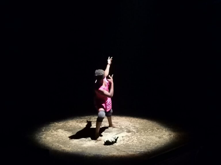 Sortie de résidence : « Grand-H », un spectacle chorégraphique qui interroge les maux de la société