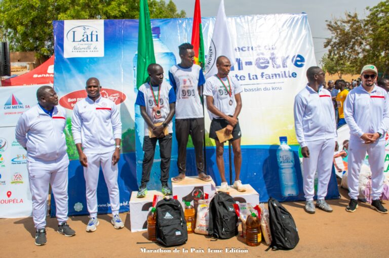 Marathon de la Paix du Kouritenga: le Kenyan Kevin Ragui franchit le premier la ligne d&rsquo;arrivée à Koupéla