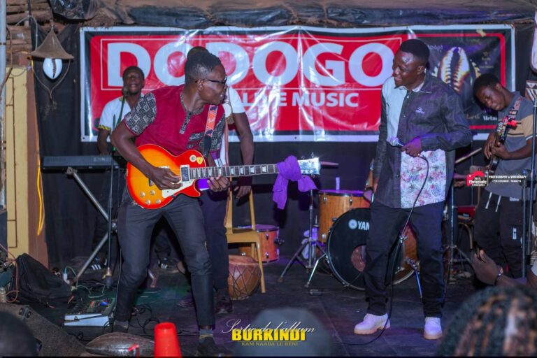 Kaam Naaba le Beni dévoile son premier album « Burkindi » : un retour à la source et à la valorisation des valeurs burkinabè