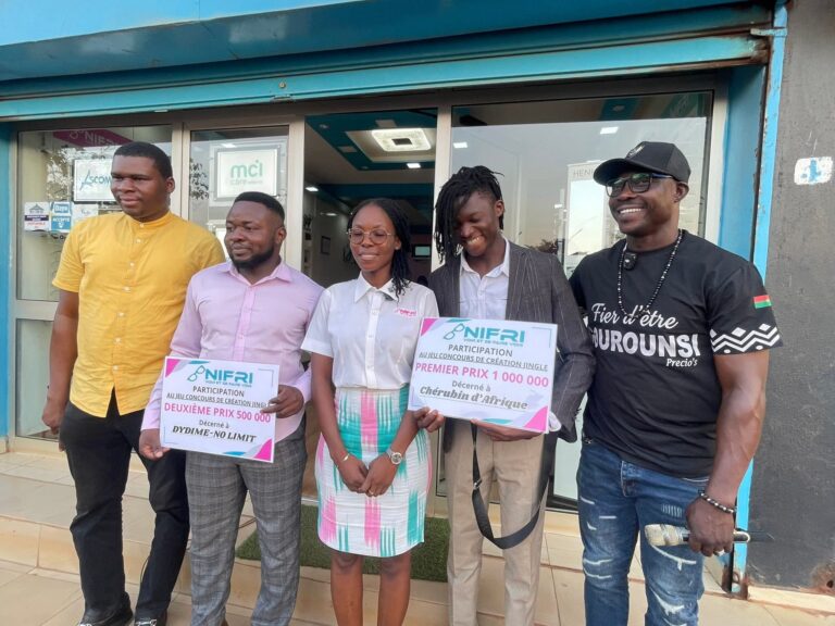𝗖𝗼𝗻𝗰𝗼𝘂𝗿𝘀 𝗱𝗲 𝗷𝗶𝗻𝗴𝗹𝗲𝘀 𝗰𝗼𝗺𝗺𝗲𝗿𝗰𝗶𝗮𝘂𝘅 : NIFRI récompense de jeunes talents à Ouagadougou